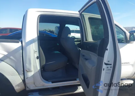 2010 Toyota Tacoma Prerunner V6 z USA, uszkodzony, nr VIN 3TMJU4GNXAM108478